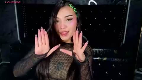daphne_nicole_b online show from 06-19-26, 01:04