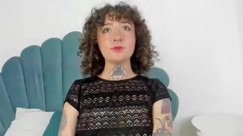 DaphneBlunt online show from 10-23-25, 02:27