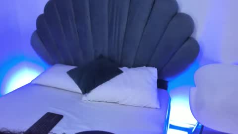 DaphneBlunt online show from 11-25-25, 01:55