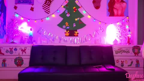 Daphne Madison online show from 12-19-24, 09:06