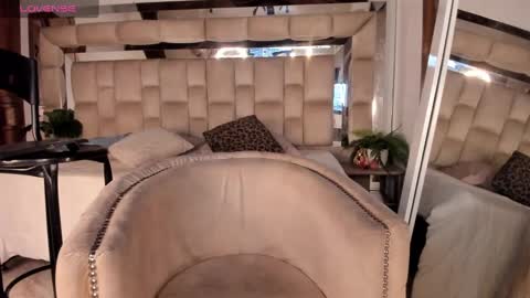 Daphne online show from 10-03-25, 01:52