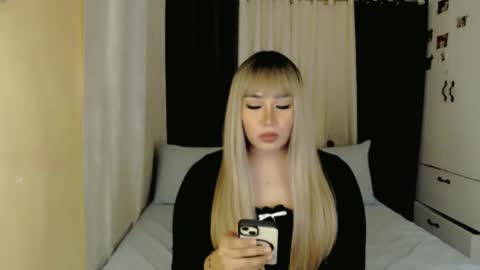 Snapshot of darcy_world chatting on 12-01-24, 05:13 DARCY online show from 12-01-24, 05:13