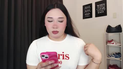 Snapshot of darcy_world chatting on 10-22-25, 05:19 DARCY online show from 10-22-25, 05:19