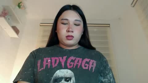 Snapshot of darcy_world chatting on 04-19-26, 06:32 DARCY online show from 04-19-26, 06:32