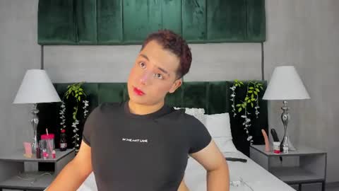 Darian  online show from 06-17-26, 08:32