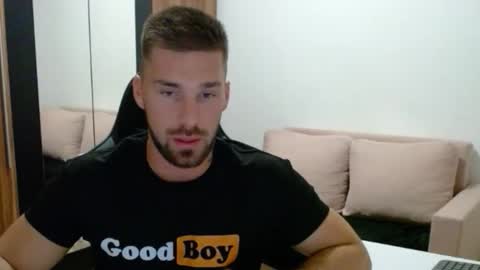 darius_94 online show from 11-12-25, 05:24