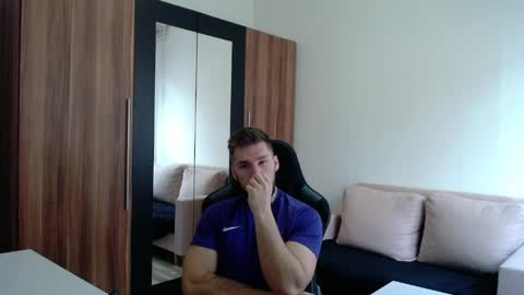 darius_94 online show from 04-01-26, 06:36