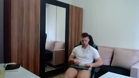 darius_94 online show from 04-17-26, 06:38