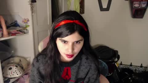 Snapshot of dark_angel_66 chatting on 12-05-24, 05:48 Moony online show from 12-05-24, 05:48