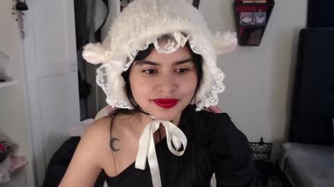 Snapshot of dark_angel_66 chatting on 12-24-24, 07:44 Moony online show from 12-24-24, 07:44