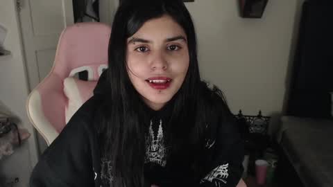 Snapshot of dark_angel_66 chatting on 12-24-24, 10:49 Moony online show from 12-24-24, 10:49