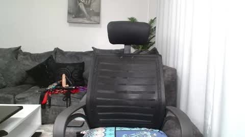 Coco online show from 02-05-25, 02:51