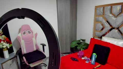 Snapshot of dark_madison chatting on 01-17-25, 07:05 CELESTE online show from 01-17-25, 07:05