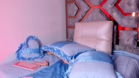 Snapshot of dark_madison chatting on 02-01-25, 01:44 CELESTE online show from 02-01-25, 01:44