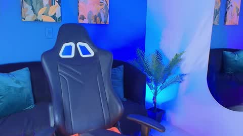 Snapshot of dark_madison chatting on 10-01-25, 03:23 CELESTE online show from 10-01-25, 03:23