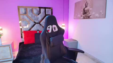 Snapshot of dark_madison chatting on 10-05-25, 03:38 CELESTE online show from 10-05-25, 03:38