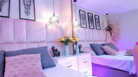 Snapshot of dark_nina_ chatting on 09-18-25, 03:30 Nina online show from 09-18-25, 03:30