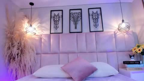 Snapshot of dark_nina_ chatting on 10-02-25, 03:24 Nina online show from 10-02-25, 03:24