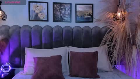 Snapshot of dark_nina_ chatting on 10-22-25, 03:29 Nina online show from 10-22-25, 03:29