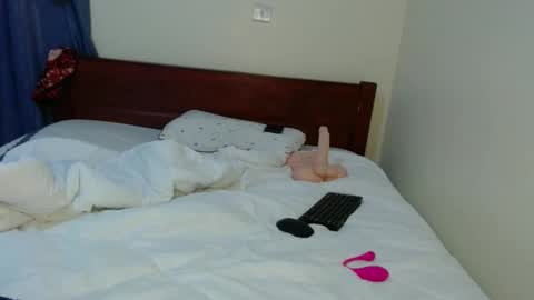 dark_qween online show from 03-09-25, 06:17