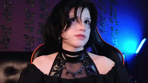 Snapshot of dark_vamp_ chatting on 01-18-25, 09:34 Vamp  online show from 01-18-25, 09:34