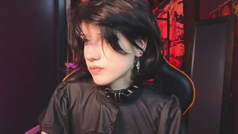 Snapshot of dark_vamp_ chatting on 01-22-25, 12:17 Vamp  online show from 01-22-25, 12:17