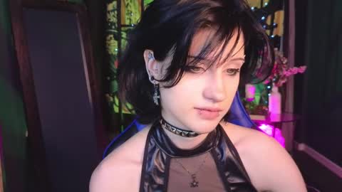 Snapshot of dark_vamp_ chatting on 02-10-25, 01:03 Vamp  online show from 02-10-25, 01:03