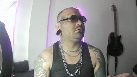 darkclothes online show from 02-02-25, 07:35