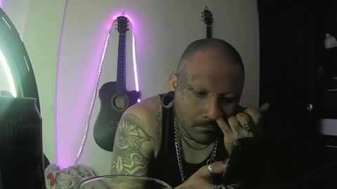 darkclothes online show from 02-02-25, 10:39