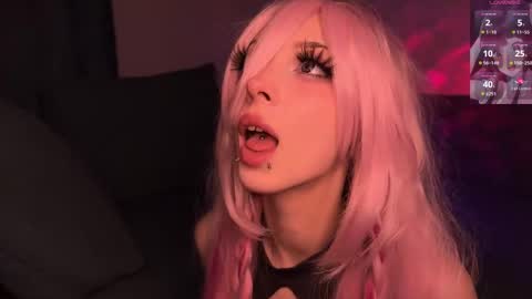 Snapshot of darkfirenight chatting on 10-19-25, 12:00 Yuu online show from 10-19-25, 12:00