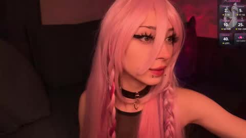 Snapshot of darkfirenight chatting on 10-20-25, 11:27 Yuu online show from 10-20-25, 11:27