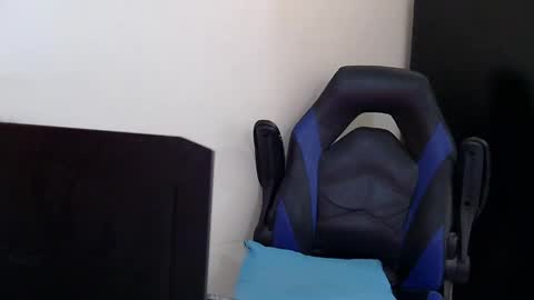 Snapshot of darkkras chatting on 05-19-26, 02:01 Darkkras online show from 05-19-26, 02:01