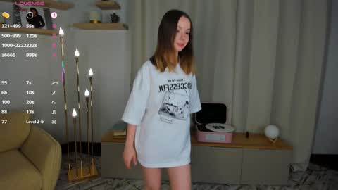 Snapshot of darklycurious chatting on 12-04-25, 07:11 Elizabeth online show from 12-04-25, 07:11