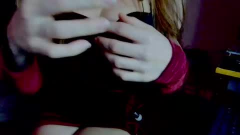 Snapshot of darkskullmistress chatting on 01-19-25, 03:29 roseredgoddess online show from 01-19-25, 03:29