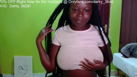 Snapshot of darky_36dd chatting on 11-17-25, 08:09 exclusive sexual content -- IGTwitterX darky 32dd online show from 11-17-25, 08:09