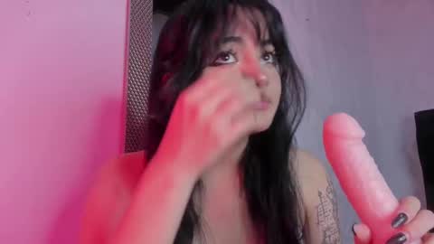 Snapshot of darky_doll chatting on 09-18-25, 04:25 Darky Doll online show from 09-18-25, 04:25