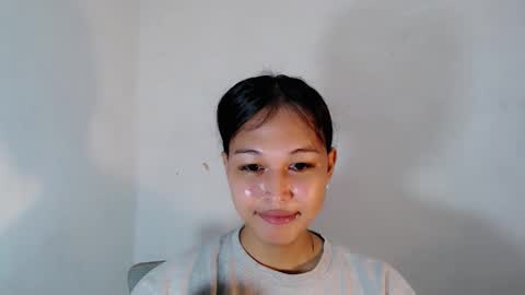 Snapshot of darling_sweetheartxx chatting on 10-21-25, 05:35 YOUR ATHENA online show from 10-21-25, 05:35