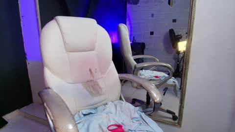 Darling online show from 01-13-25, 08:04