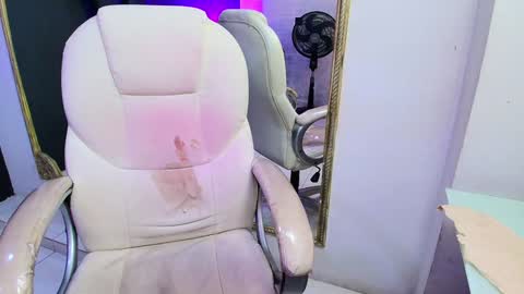 Darling online show from 01-18-25, 03:49