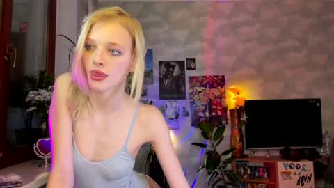 Snapshot of darlingdarinka chatting on 02-09-25, 03:34 D online show from 02-09-25, 03:34