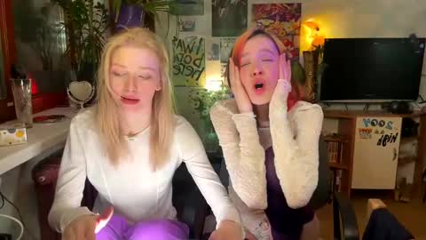 Snapshot of darlingdarinka chatting on 02-11-25, 08:20 D online show from 02-11-25, 08:20