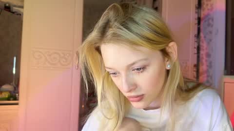 Snapshot of darlingdarinka chatting on 03-02-25, 03:16 D online show from 03-02-25, 03:16