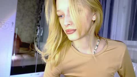 Snapshot of darlingdarinka chatting on 03-03-25, 02:48 D online show from 03-03-25, 02:48