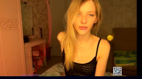 Snapshot of darlingdarinka chatting on 09-23-25, 02:53 D online show from 09-23-25, 02:53