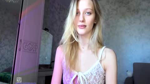 Snapshot of darlingdarinka chatting on 10-04-25, 08:34 D online show from 10-04-25, 08:34