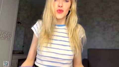 Snapshot of darlingdarinka chatting on 10-11-25, 12:47 D online show from 10-11-25, 12:47