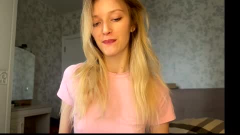 Snapshot of darlingdarinka chatting on 10-24-25, 07:38 D online show from 10-24-25, 07:38