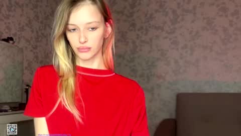 Snapshot of darlingdarinka chatting on 11-04-25, 12:54 D online show from 11-04-25, 12:54