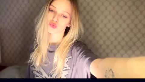 Snapshot of darlingdarinka chatting on 12-20-25, 09:49 D online show from 12-20-25, 09:49