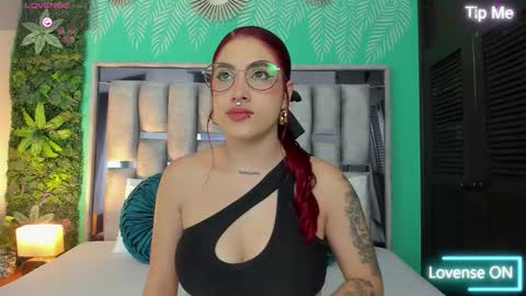 Darlyhooper online show from 10-12-25, 12:15